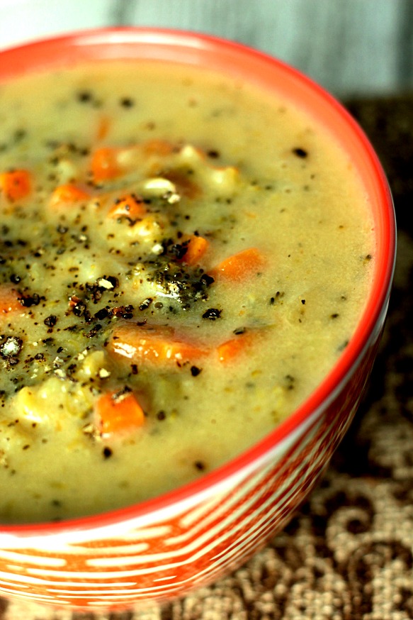 Broccoli Cheese Soup|www.mannaandspice.com