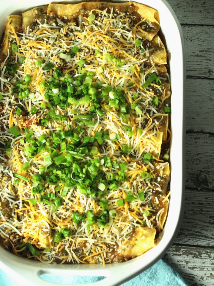 skinny chicken enchiladas with roasted verde sauce|www.mannaandspice.com