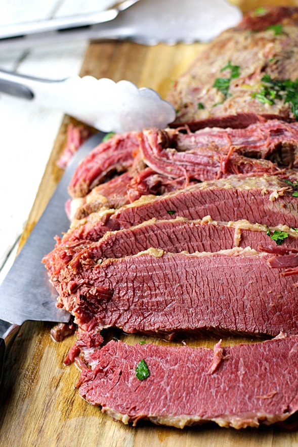 Slow Cooker Corned Beef|www.mannaandspice.com