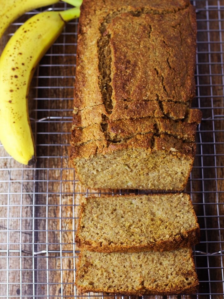 Guilt-Free Banana Bread|www.mannaandspice.com