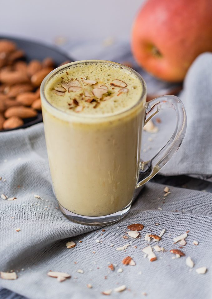 Paleo friendly, dairy-free, protein packed, anti-inflammatory drink that is sure to comfort you on a cold, snowy day|www.mannaandspice.com