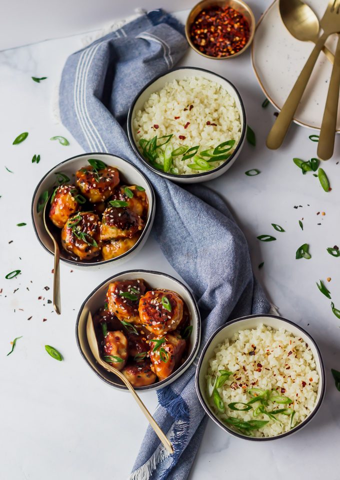A lighter, much healthier makeover of the traditional orange chicken. Whole30/Paleo friendly|www.mannaandspice.com